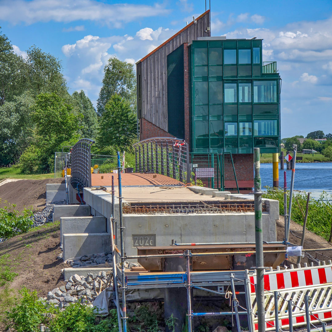  260608_Brueckeneinhub_Dove-Elbe_1a.jpg