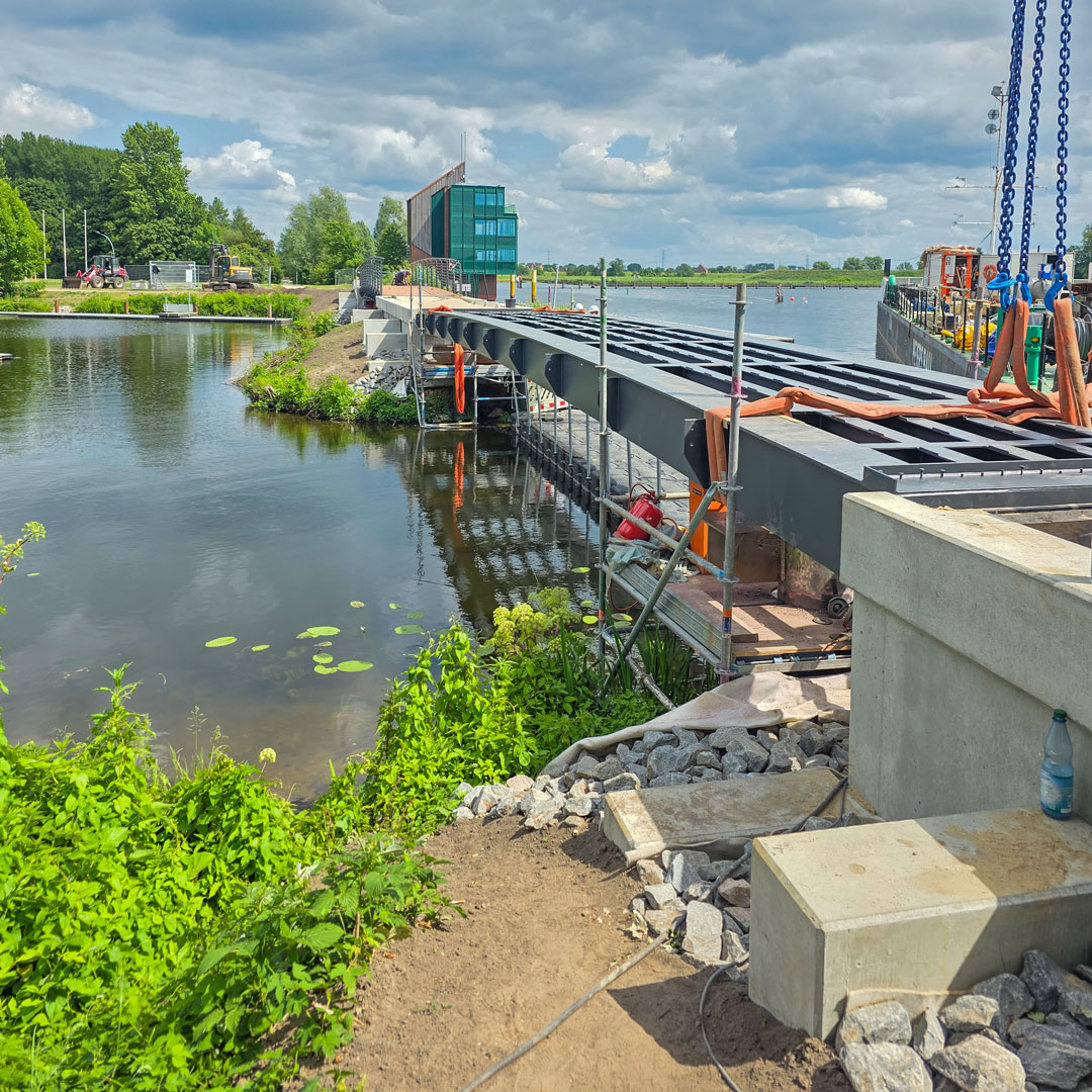  260608_Brueckeneinhub_Dove-Elbe_3a.jpg